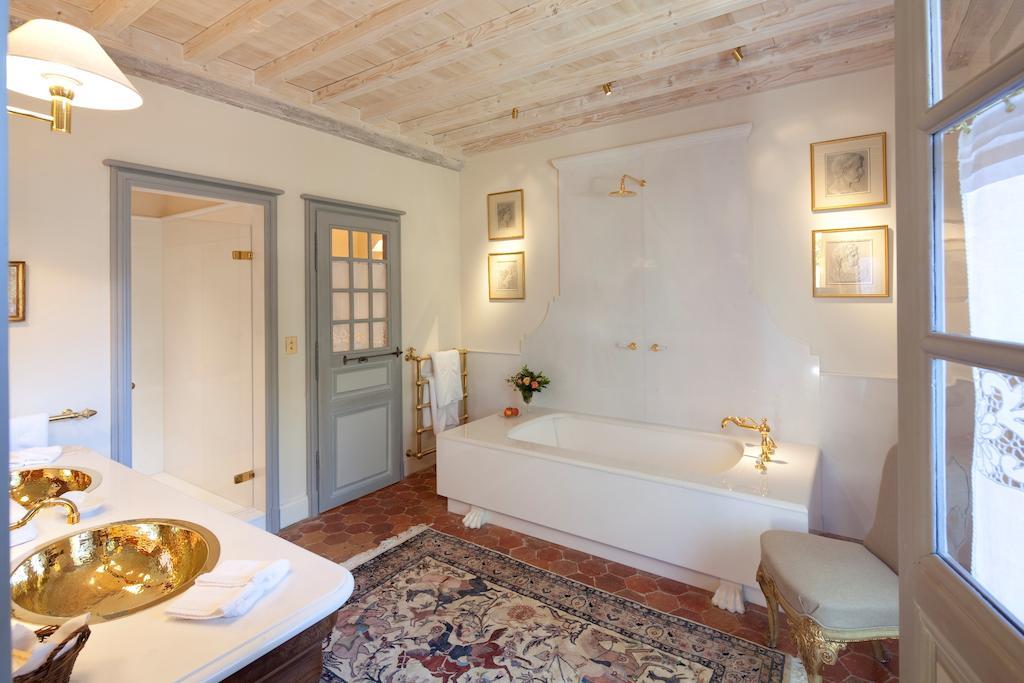 Les Pres D'Eugenie Hotel Room photo