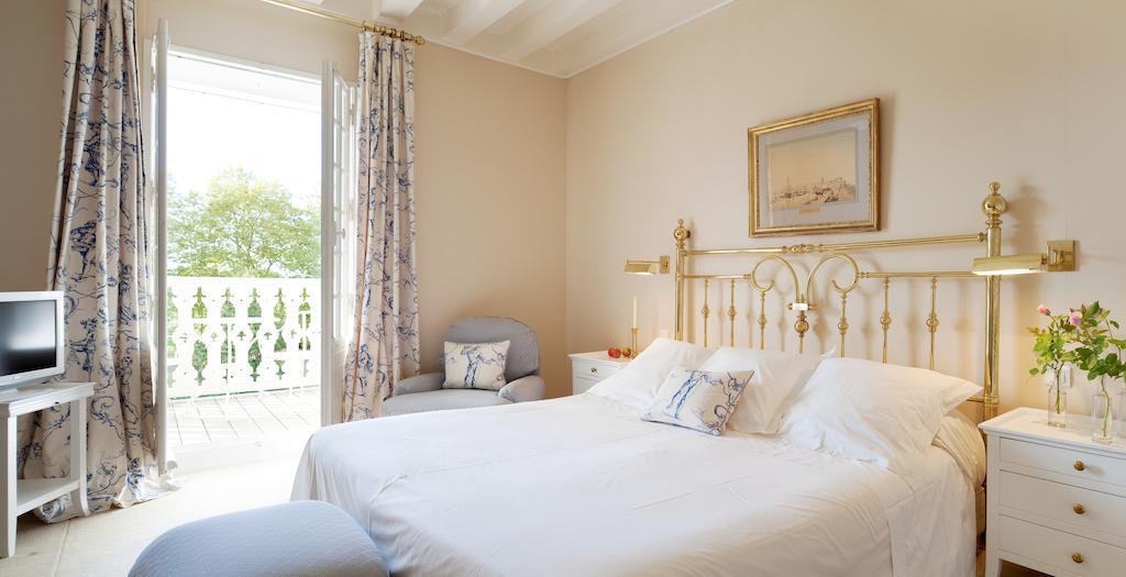 Les Pres D'Eugenie Hotel Room photo