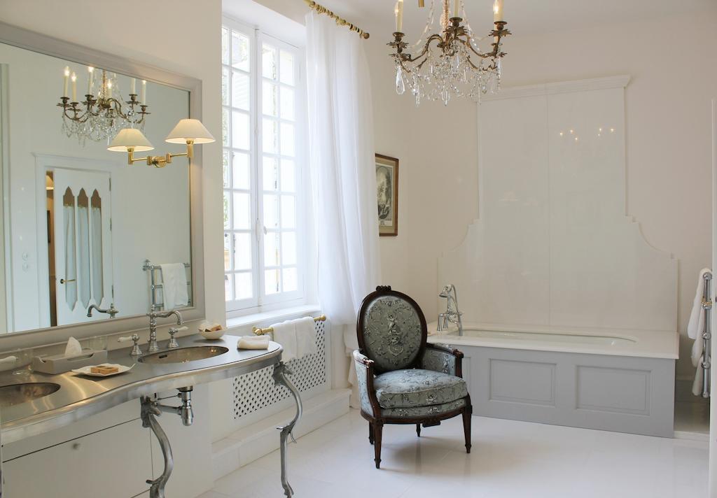 Les Pres D'Eugenie Hotel Room photo
